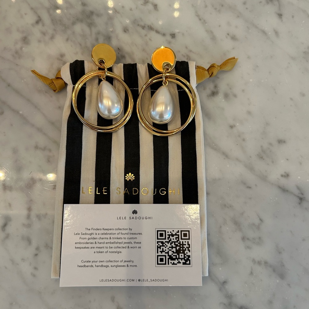 Lele Sadoughi IVORY PEARL TEARDROP HOOP EARRINGS